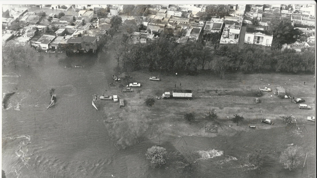 Una foto aérea de archivo de La Capital que muestra un sector del barrio, el día después de las lluvias.