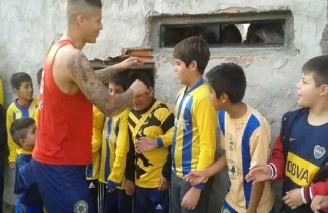 Marcos Rojo colabor&oacute; con los m&aacute;s necesitados en La Plata.&nbsp;