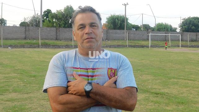 José Carlos Zeballos es el director técnico de la Primera División de Defensores de Alto Verde.