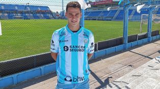 Juan Galetto en el Monumental de Rafaela luciendo la casaca de La Crema.&nbsp;