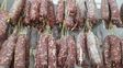 Alerta por triquinosis en Rosario: dos brotes por salamines y chorizos sin control sanitario