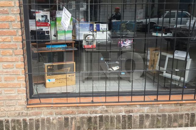 Un ladrón fue soprendido en el interior de un comercio