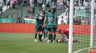 Di María, tendido en el piso tras el penal. Central lo ganó al final.