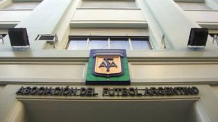 Los dirigentes de la AFA decidieron dar más tiempo a los clubes para terminar de conformar sus planteles.