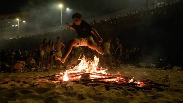 Entre fuego, deseos y rituales: llega la Noche de San Juan