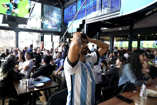 Amargura y decepción tras la derrota de Argentina en el primer partido del Mundial.