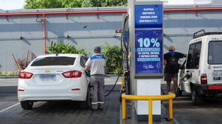 YPF lanza descuentos del 15% para personal educativo en la carga de combustibles