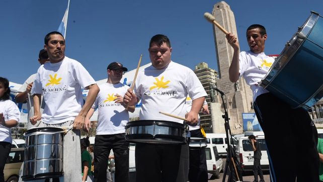 Una multitud en el Monumento reclamó que frenen los ajustes a prestadores de servicios para discapacitados