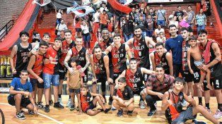 Colón equiparó su récord y ahora encarará la gira por Cuyo tras golear a Norte de Armstrong.