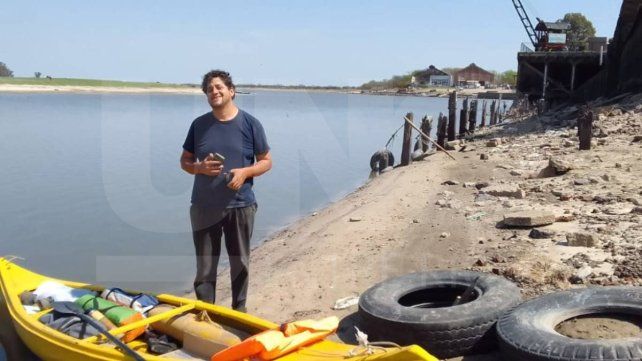 Diego Aubry, el maestro que recorrió 100 kilómetros en piragua en busca de alumnos para su escuela flotante