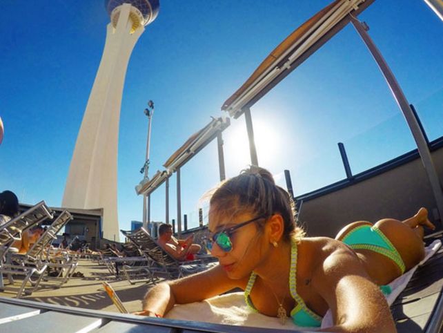 Enloquece a los fanáticos con sus fotos en tanga