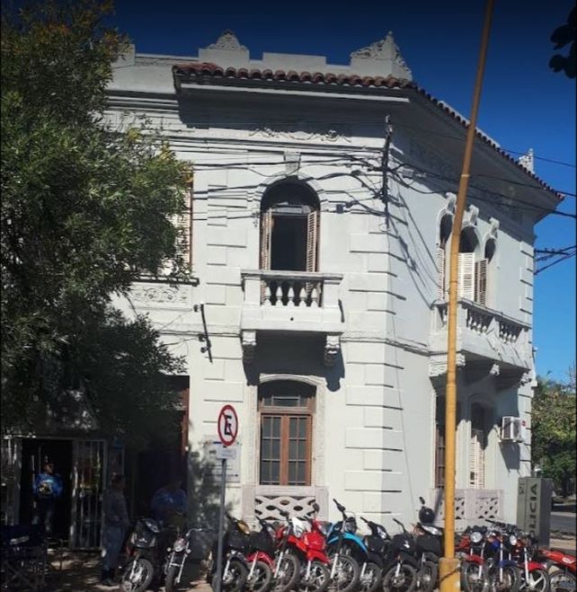 Un abogado penalista y un policía en el banquillo, acusados de extorsionar a un preso en la Comisaría 4ª