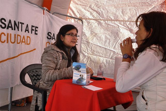 Realizaron espirometrías por el Día Mundial Sin Tabaco en la peatonal santafesina