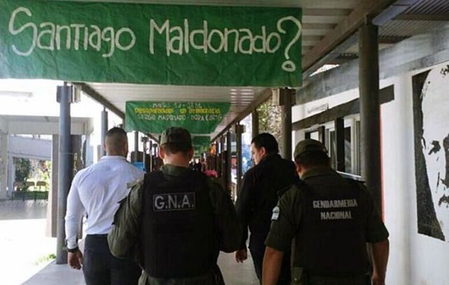 Esto es digno de una película de Fellini, dijo el ingeniero que buscaba Gendarmería