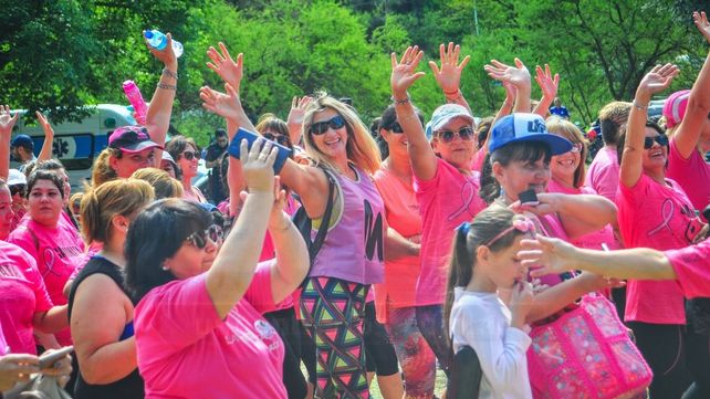 El Parque Urquiza se cubrió de rosa para concientizar sobre el cáncer de mama