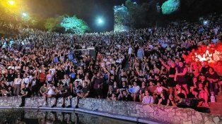 Paraná vibró al ritmo del rock en una noche multitudinaria en el anfiteatro Héctor Santángelo