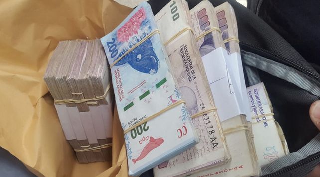 Procedimiento de la Policía Federal con arbolitos en la city santafesina