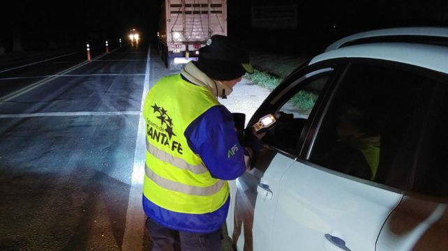 Peligro. Un control de alcoholemia en las rutas santafesinas.&nbsp;