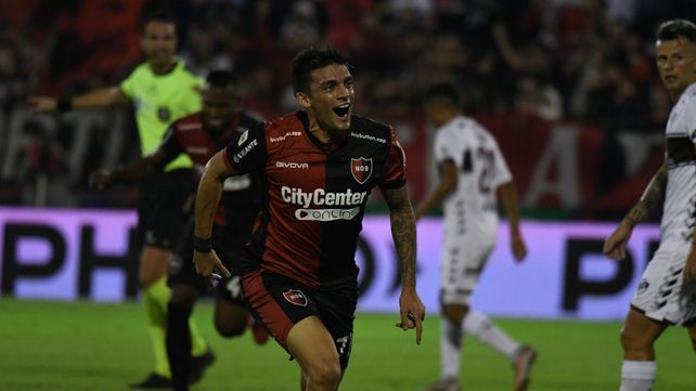 Juan Garro grita su gol