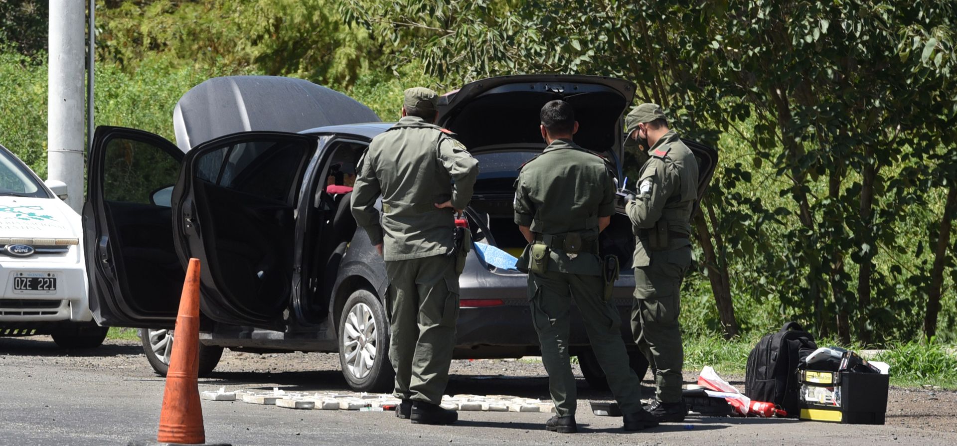 Gendarmería interceptó un auto que llevaba 32 kilos de cocaína en el peaje de General Lagos. La droga que era transportada por un hombre que iba en viaje desde Salta hasta Capital Federal. Foto: Celina Mutti Lovera / La Capital