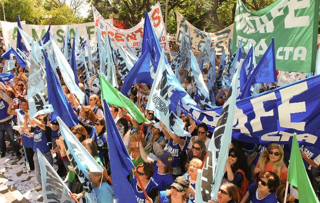 El gobierno provincial y los maestros se reunirán el lunes para discutir salarios