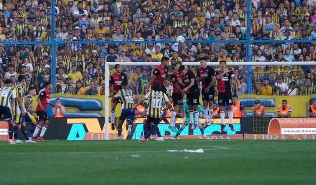 Después de aquella derrota en La Plata, Central ganó el clásico con gol de Malcorra de tiro libre.
