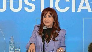 Cristina Kirchner habló ante los militantes y se refirió al inminente fallo de la Corte Suprema.