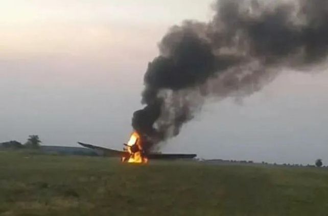 Un avión hidrante que combatía incendios se prendió fuego