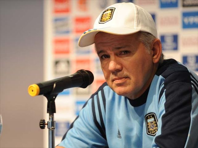 Alejandro Sabella volvió de su gira por Europa. Foto: Télam/ Archivo