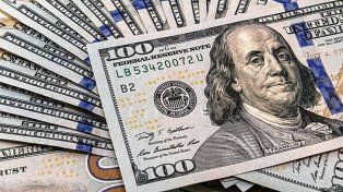 El dólar oficial subió 50 centavos y cotiza a 829 pesos