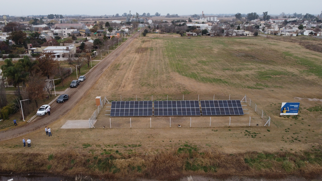 Vista aérea de los paneles solares en el parque de María Teresa en la localidad del departamento General López.