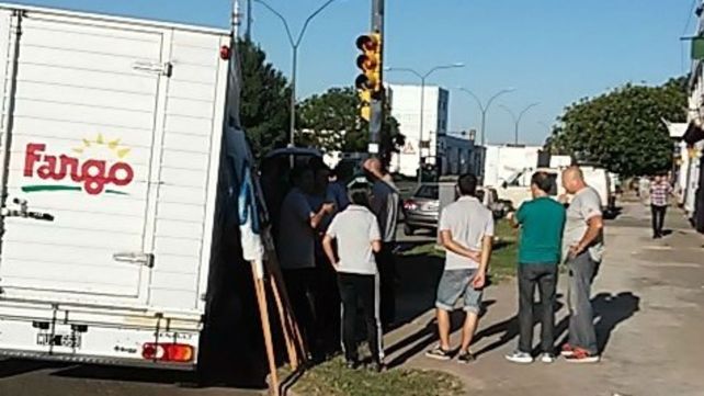 Los trabajadores protestaron frente a la empresa de 27 de Febrero al 3300.