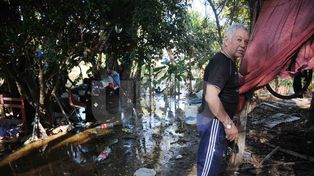 Ante el avance del Paraná, se asiste a las familias de la costa