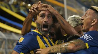 A grito pelado. Central celebró una victoria clave ante Gimnasia, de cara al clásico.