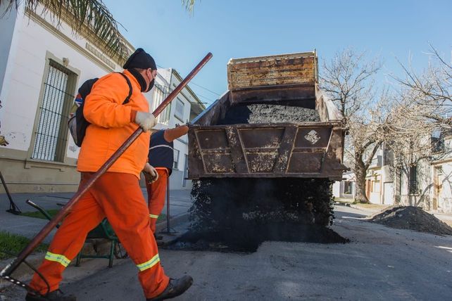 La obra denominada Bacheo y recuperación trama vial sector lll -1° etapa Paraná con un plazo de ejecución es de 240 días.