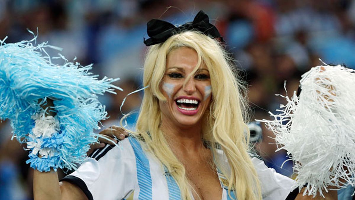 Vicky Xipolitakis fue furor en la previa de Argentina-Bosnia