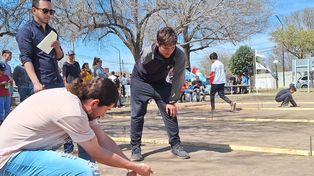 Los jugadores y sus familias disfrutaron del encuentro en un día soleado en la plaza Fátima de San Jorge.