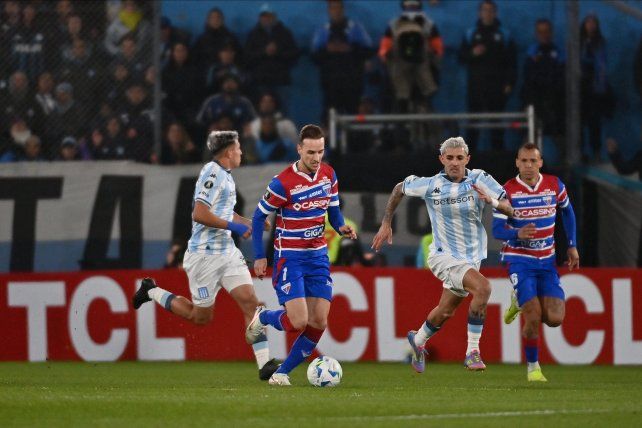 Racing fue local en el Cilindro.
