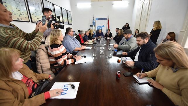 Los docentes también acordaron un aumento salarial del 20%