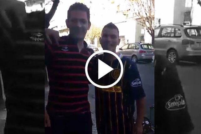 Hinchas de Central y Newells se pusieron la camiseta de su clásico rival por entradas a un festival
