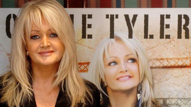 La cantante británica Bonny Tyler estaba internada en Portugal tras ser sometida a una operación. Se la recuerda por “Eclipse total del corazón” y otros éxitos
