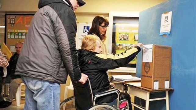 Elecciones 2025. Se asegura la accesibilidad electoral a las personas con discapacidad como cabinas accesibles y perros guías en los lugares de votación  Elecciones 2025. Se asegura la accesibilidad electoral a las personas con discapacidad como cabinas accesibles y perros guías en los lugares de votación