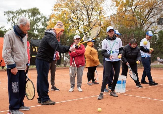 La escuela de tenis De Volea es una de las experiencias exitosas de la fundación Tendiendo Puentes.