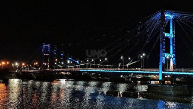 Un rayo afectó parte de la luminaria del Puente Colgante y problemas con la importación dilataron el arreglo