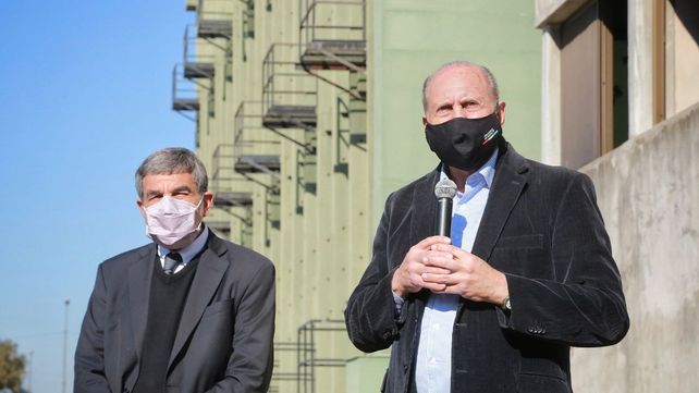 El ministro Salvarezza junto al gobernador Perotti hoy en el CCT Rosario.