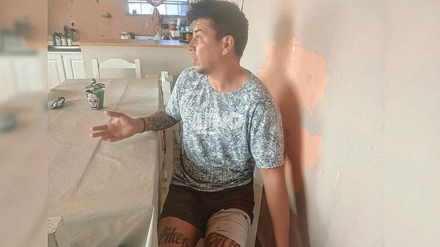 El hombre que recibió el impacto de bala en su pierna mientras jugaba al fútbol.&nbsp;