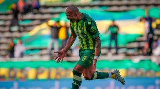 Santiago Silva no cuelga los botines y quiere seguir jugando