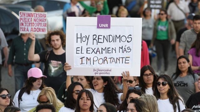 La pulseada con la universidad, un conflicto de riesgo para el gobierno de Javier Milei. 