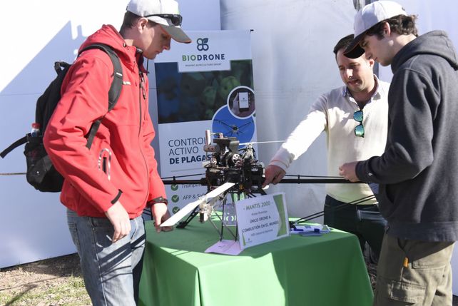 Desde el aire. Los drones se hicieron un lugar definitivo en el conjunto de herramientas de monitoreo y aplicación con las que cuentan las empresas agropecuarias. Muchas novedades.