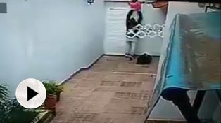 Video de la huida de pareja que cometió un robo con un bebé